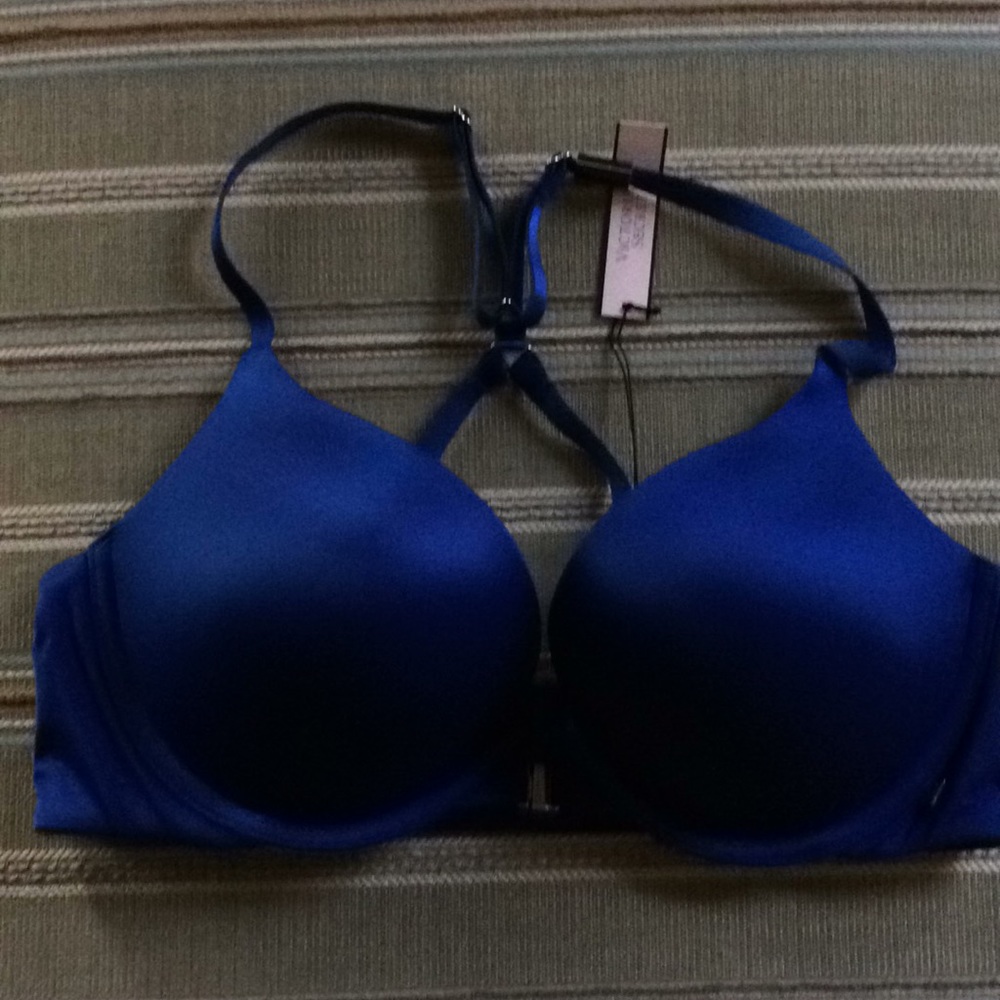 Amazing front closure razor back bra. Brand new.